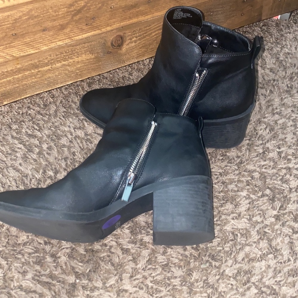 BCBG boots - Picture 2 of 6